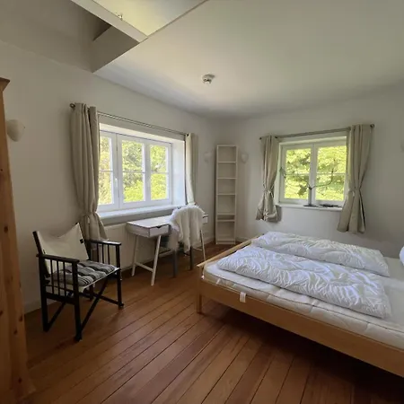 Apartment Balkonzimmer *